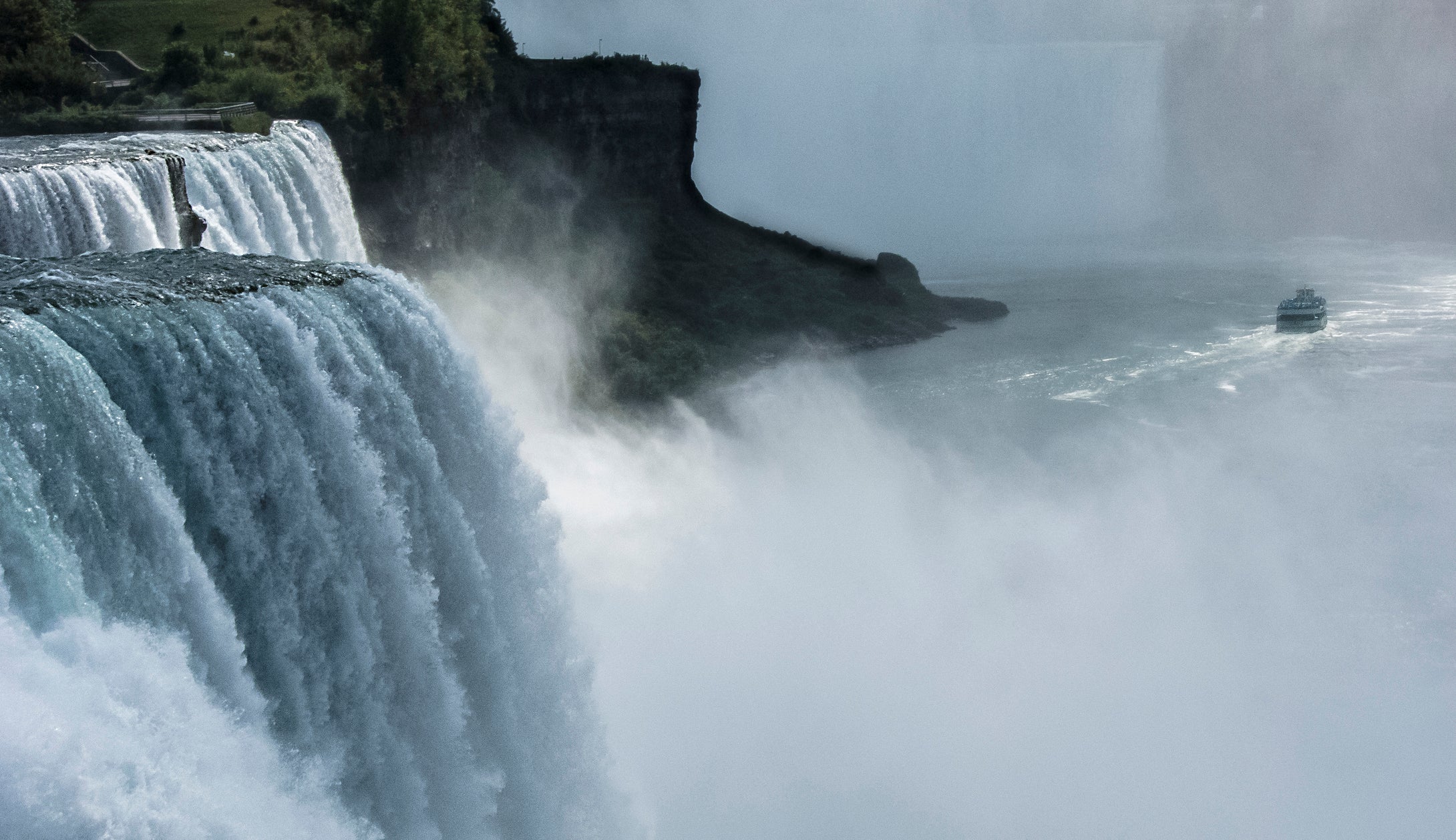 Niagra Falls   Into The Mist